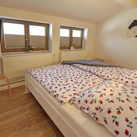 Bella, Gutshof Jarnitz 24, Apartman *